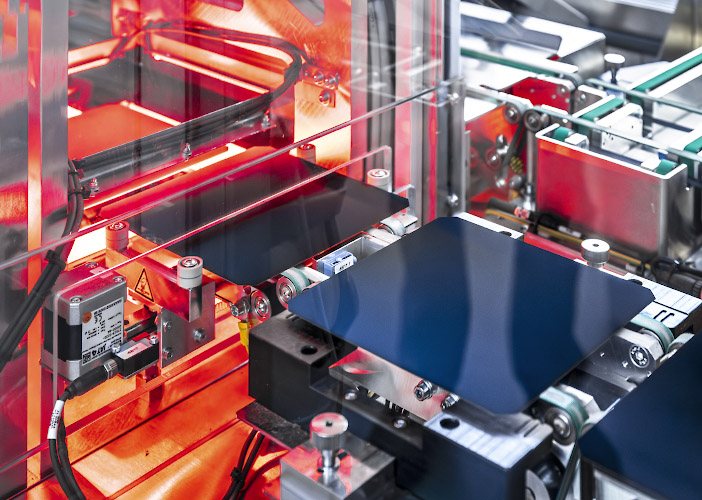 MADE IN GERMANY. Produktion Meyer Burger Solarzellen in Fabrik Thalheim 2023