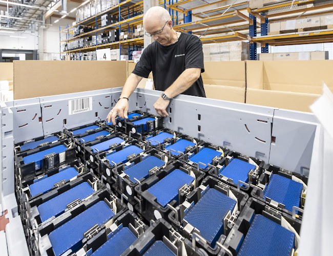 MADE IN GERMANY. Produktion Meyer Burger Solarzellen in Fabrik Thalheim 2023