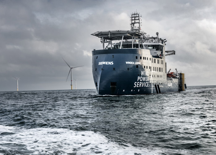 Cluster DanTysk & Sandbank Offshore Windfarm, Siemens Wind Power Serviceschiff Windea Deutsch-dänische Nordsee 2018