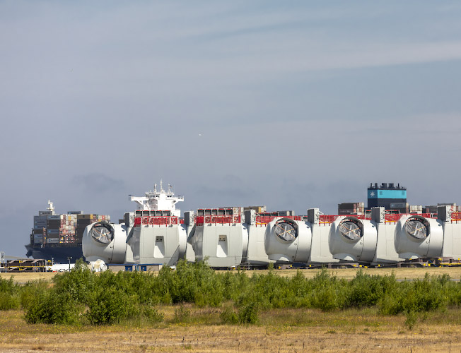 Freilager Siemens Gamesa Maschinenhaus fuer Windkraftanlagen in Offshore Windparks der Nordsee. Cuxhaven 2023