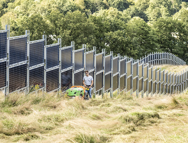 Agri-Photovoltaik im Bifacialen Solarkraftwerk von Next2Sun Eppelborn Dirmingen. Saarland, Deutschland 2021