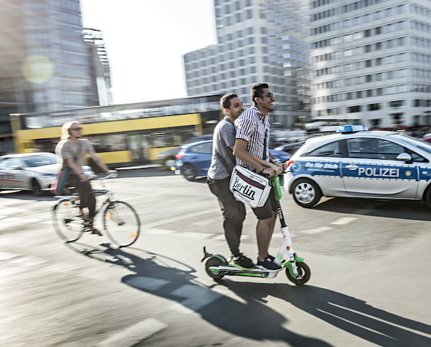 E-Scooter erobern Potsdamer Platz Berlin 2019