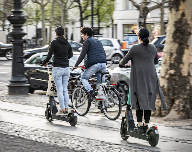 E-Scooter erobern Kurfürstendamm Berlin 2020