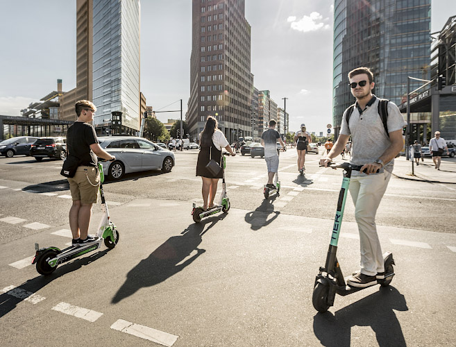 E-Scooter erobern Potsdamer Platz Berlin 2019