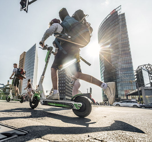 E-Scooter erobern Potsdamer Platz Berlin 2019