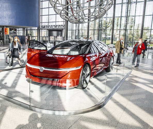 Volkswagen Concept Car ID.VIZZION, Studie für elektrische Mobilität. Piazza Autostadt Wolfsburg 2021