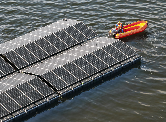 LEAG Aufbau Schwimmender Solarpark auf Cottbusser Bergbaufolgesee Der Ostsee Sommer 2024