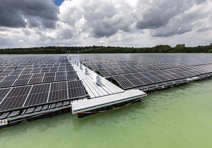 Floating PV Silbersee III. Schwimmender Solarpark erzeugt 3 MW Power, Betreiber Quarzwerke. Haltern am See 2022