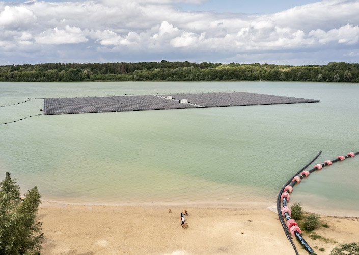 Floating PV Silbersee III. Schwimmender Solarpark erzeugt 3 MW Power, Betreiber Quarzwerke. Haltern am See 2022