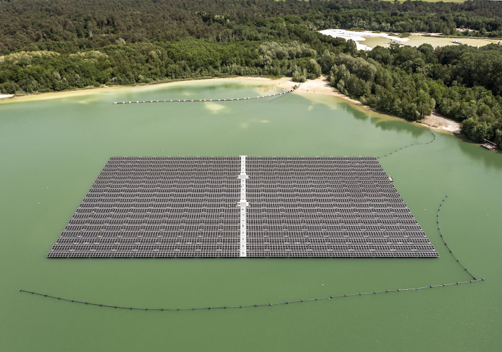 Floating PV Silbersee III. Schwimmender Solarpark erzeugt 3 MW Power, Betreiber Quarzwerke. Haltern am See 2022