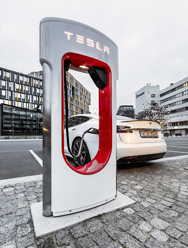 TESLA Super Charger. EUREF Center Berlin 2021