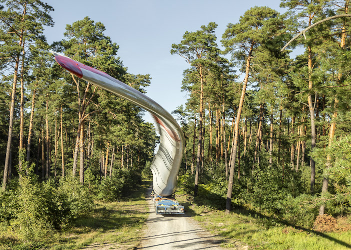 Transport NORDEX Rotorblatt durch Wald zum Windpark Illmersdorf 2023