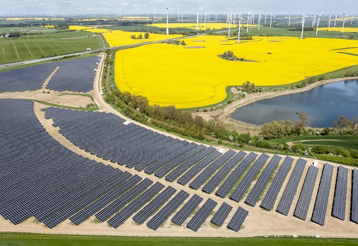 ENERTRAG Photovoltaikanlage am Autobahnkreuz Uckermark. Gramzow 2023
