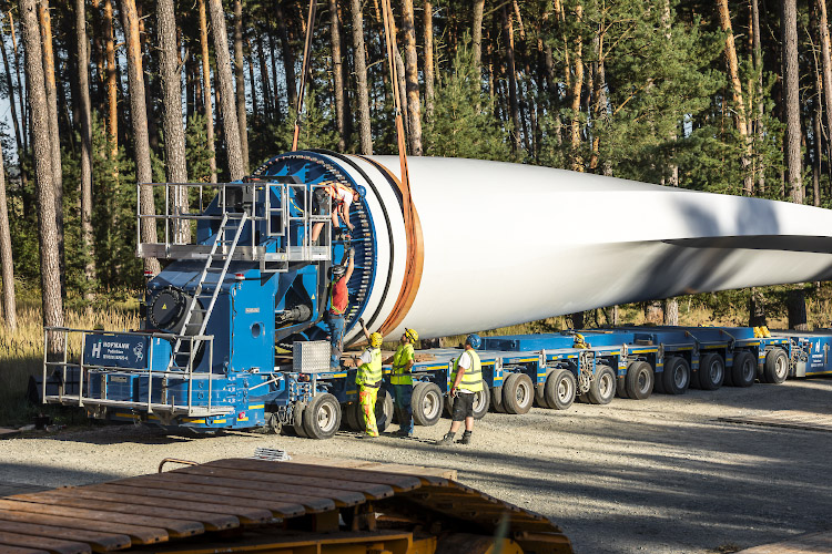Transport NORDEX Rotorblatt durch Waldgebiet zum Windpark Illmersdorf 2023