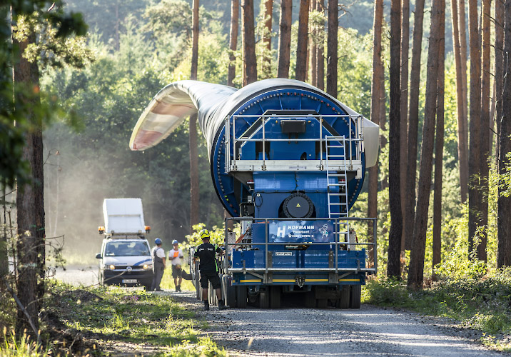Transport NORDEX Rotorblatt durch Waldgebiet zum Windpark Illmersdorf 2023