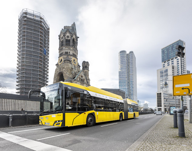 BVG Metrolinie 200 als elektrisch angetriebener Gelenkbus. Berlin 2024