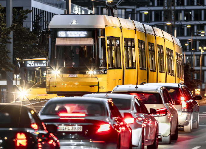 BVG Straßenbahn, Linie MetroTram M5 auf Invalidenstrasse. Berlin Deutschland 2024