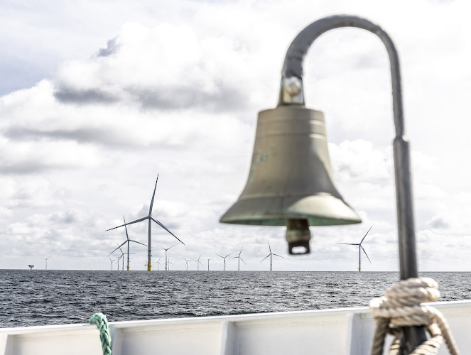Schiffsglocke im Parkwind Offshore Windpark Arcadis Ost One. JNBP JERA NEX BP. Deutsche Ostsee Baltic Sea 2025