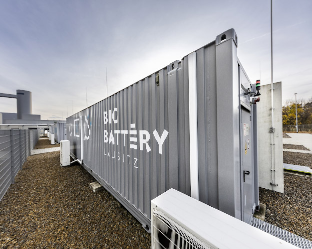 LEAG BigBattery Lausitz am Standort Braunkohlekraftwerk Schwarze Pumpe. Batteriespeicher im grossindustriellen Massstab. 2025