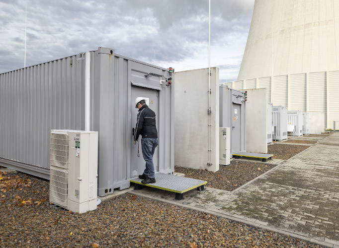 LEAG BigBattery Lausitz am Standort Braunkohlekraftwerk Schwarze Pumpe. Batteriespeicher im grossindustriellen Massstab. 2025