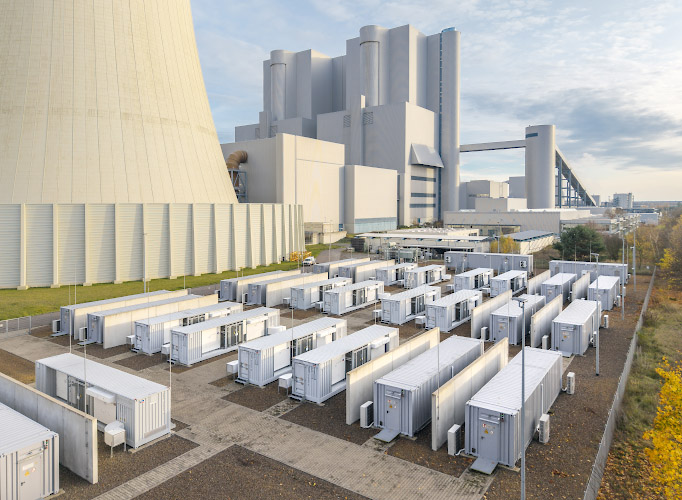 LEAG BigBattery Lausitz am Standort Braunkohlekraftwerk Schwarze Pumpe. Batteriespeicher im grossindustriellen Massstab. 2025