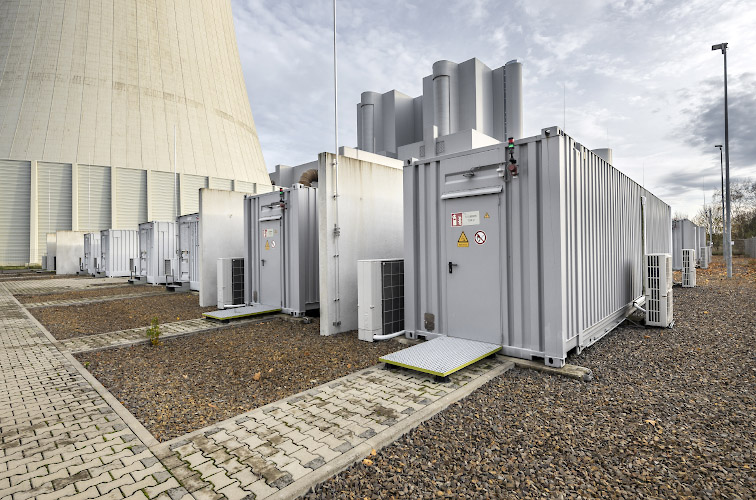 LEAG BigBattery Lausitz am Standort Braunkohlekraftwerk Schwarze Pumpe. Batteriespeicher im grossindustriellen Massstab. 2025