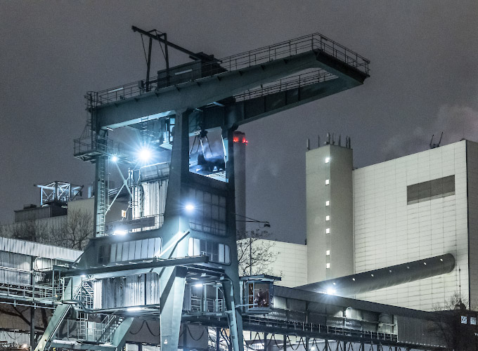 BEW Heizkraftwerk Moabit, Brennstoff Steinkohle wird geloescht. Berlin Deutschland. 2022