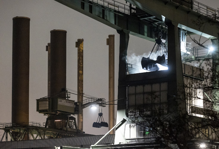 BEW Heizkraftwerk Moabit, Brennstoff Steinkohle wird geloescht. Berlin Deutschland. 2022