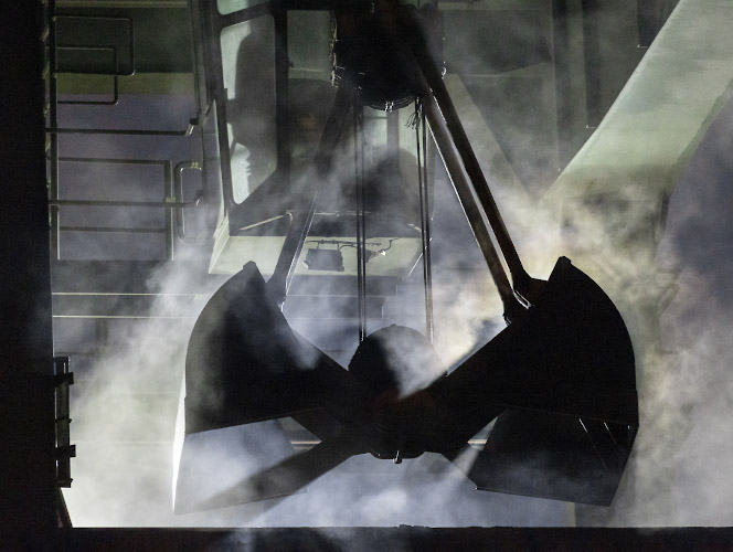 BEW Heizkraftwerk Moabit, Brennstoff Steinkohle wird geloescht. Berlin Deutschland. 2022