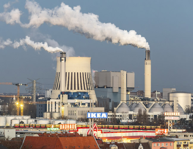 BEW Heizkraftwerk Reuter West mit Kühlturm, Hauptbrennstoff Steinkohle. Berlin, Deutschland. 2026