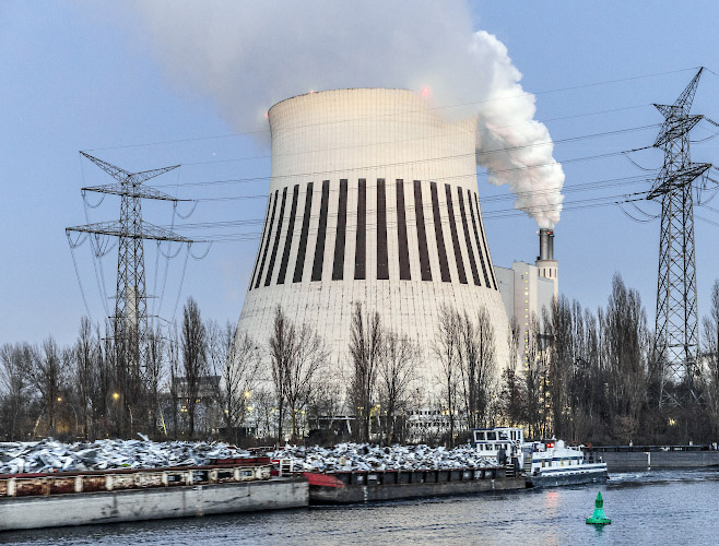 BEW Heizkraftwerk Reuter West mit Kühlturm, Hauptbrennstoff Steinkohle. Berlin, Deutschland. 2026
