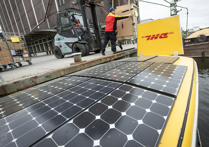 Pilotprojekt Deutsche Post DHL Solarschiff. Berlin Deutschland 2023
