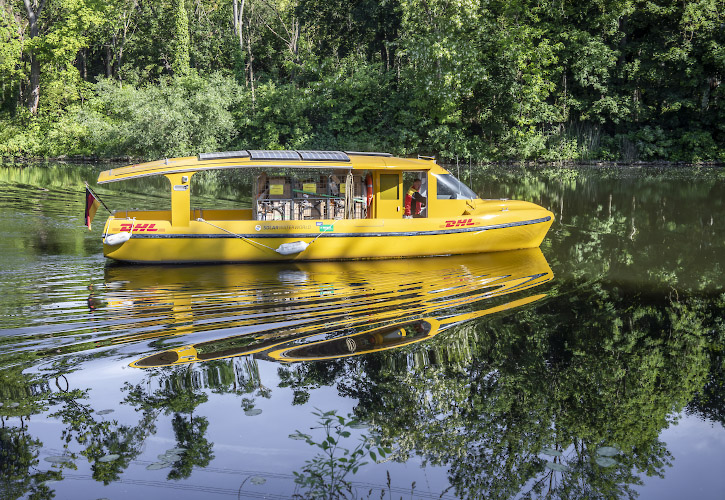 Pilotprojekt Deutsche Post DHL Solarschiff. Solarboot Solarboat Berlin Deutschland 2023
