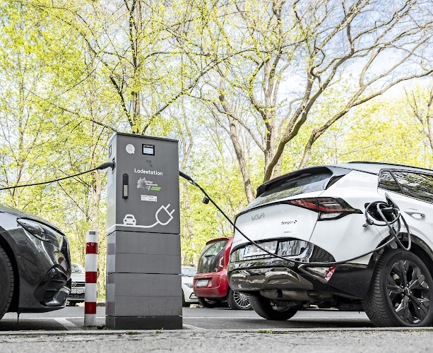 Ladesaeule der Berliner Stadtwerke. Berlin Deutschland 2026