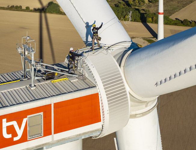 HiWork Industriekletterer Firma im Windpark Beeskow. Brandenburg Deutschland 2026