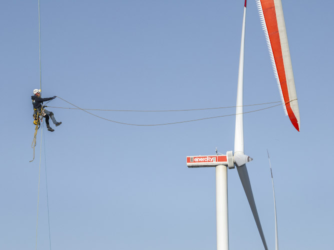 HiWork Industriekletterer Firma im Windpark Beeskow. Brandenburg Deutschland 2026